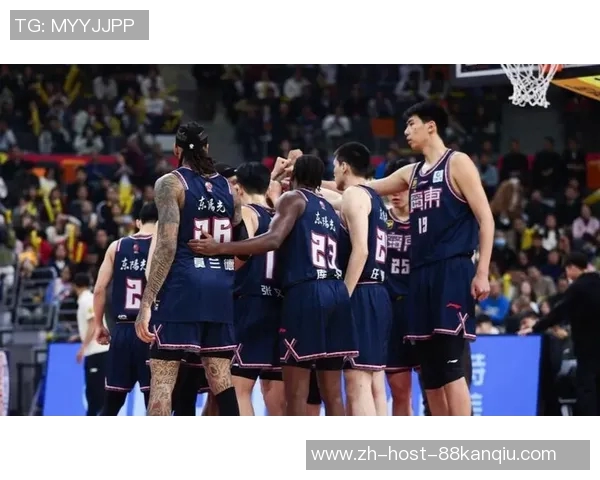 CBA联赛精彩对决北京队迎战青岛队争夺季后赛席位
